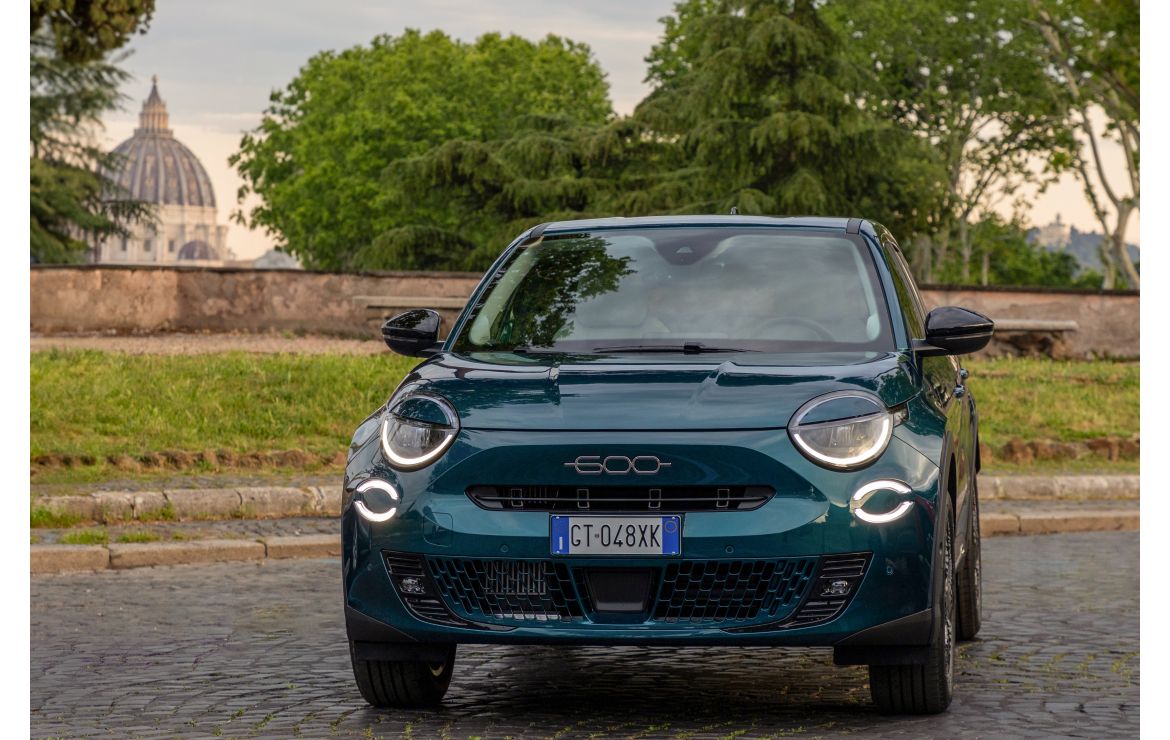 FIAT unterstützte „World Meeting on Human Fraternity“ mit einer Flotte von Fahrzeugen mit elektrifiziertem Antrieb